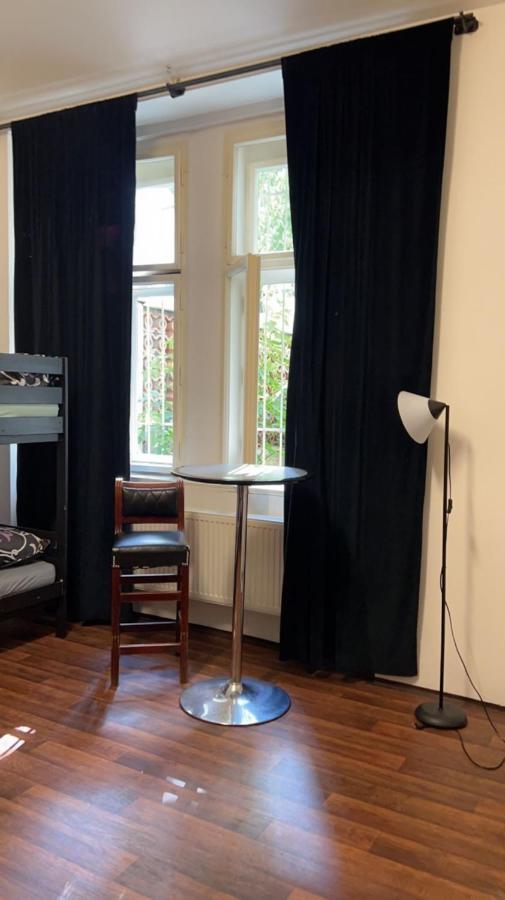 Apartment Moon Praha Bagian luar foto