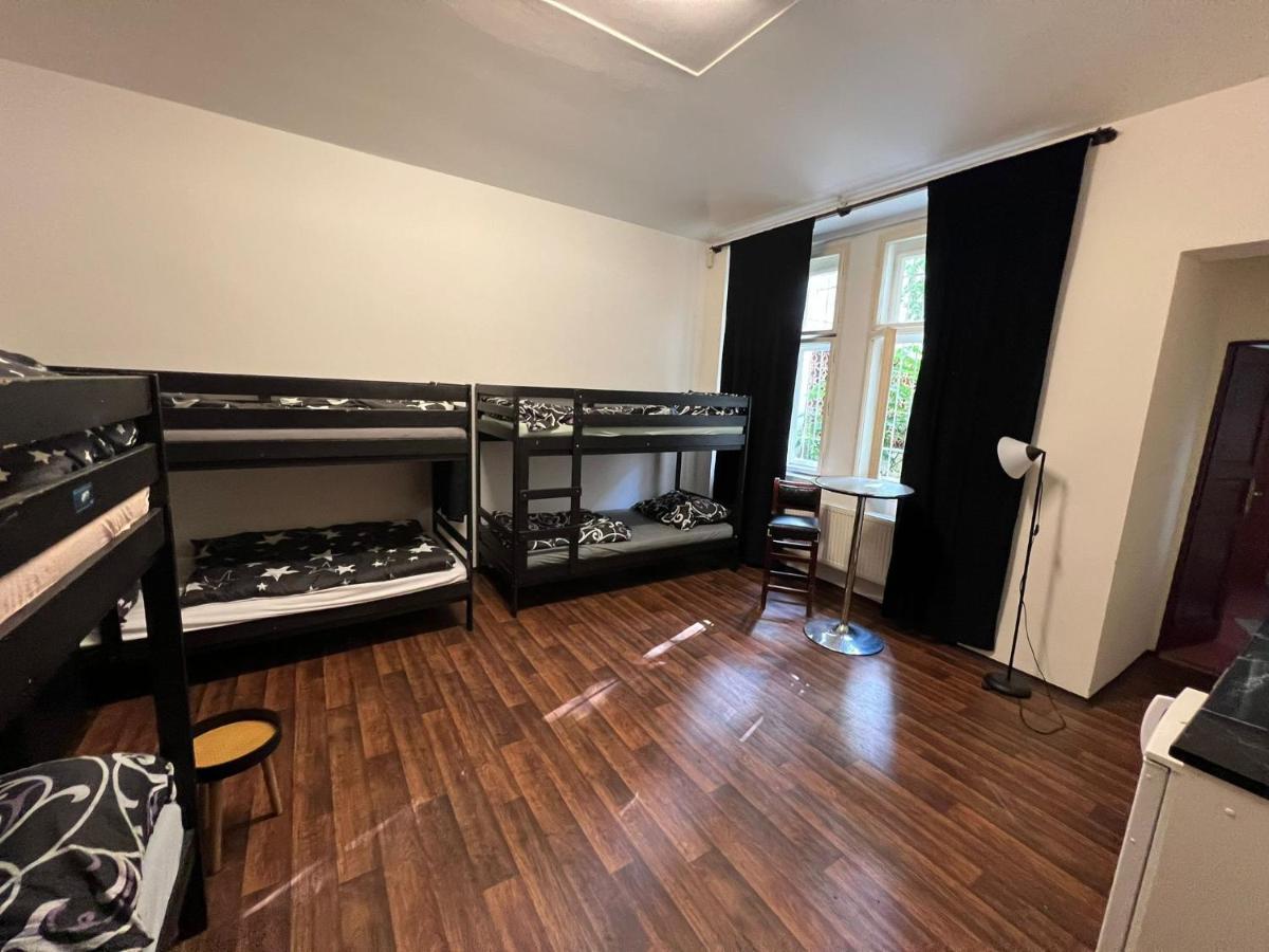 Apartment Moon Praha Bagian luar foto