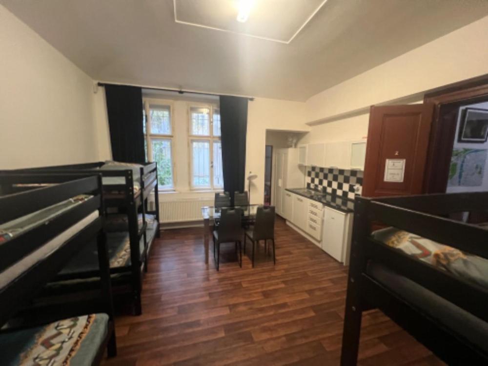 Apartment Moon Praha Bagian luar foto