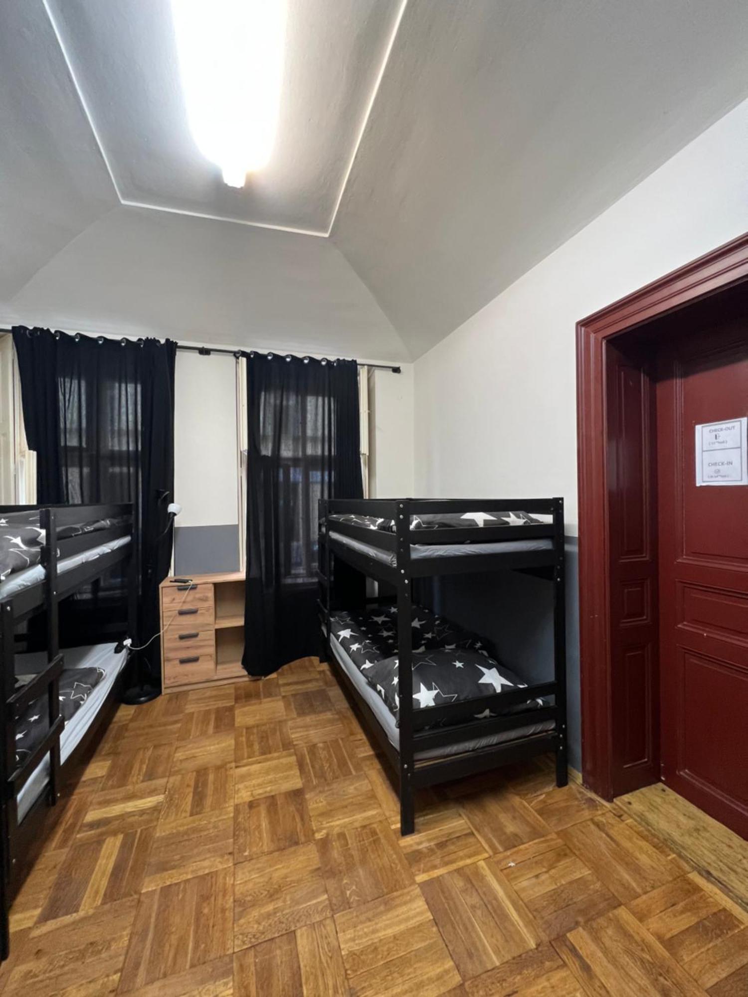 Apartment Moon Praha Bagian luar foto