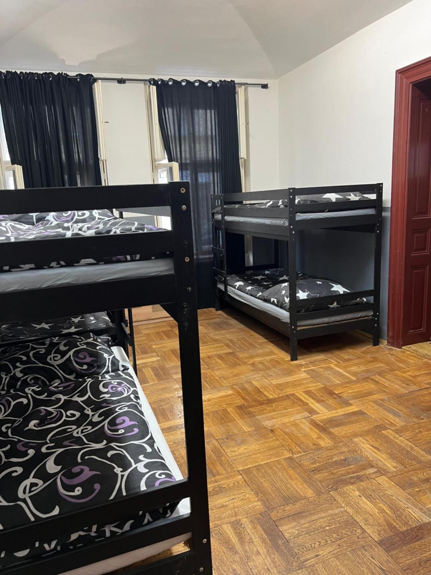 Apartment Moon Praha Bagian luar foto