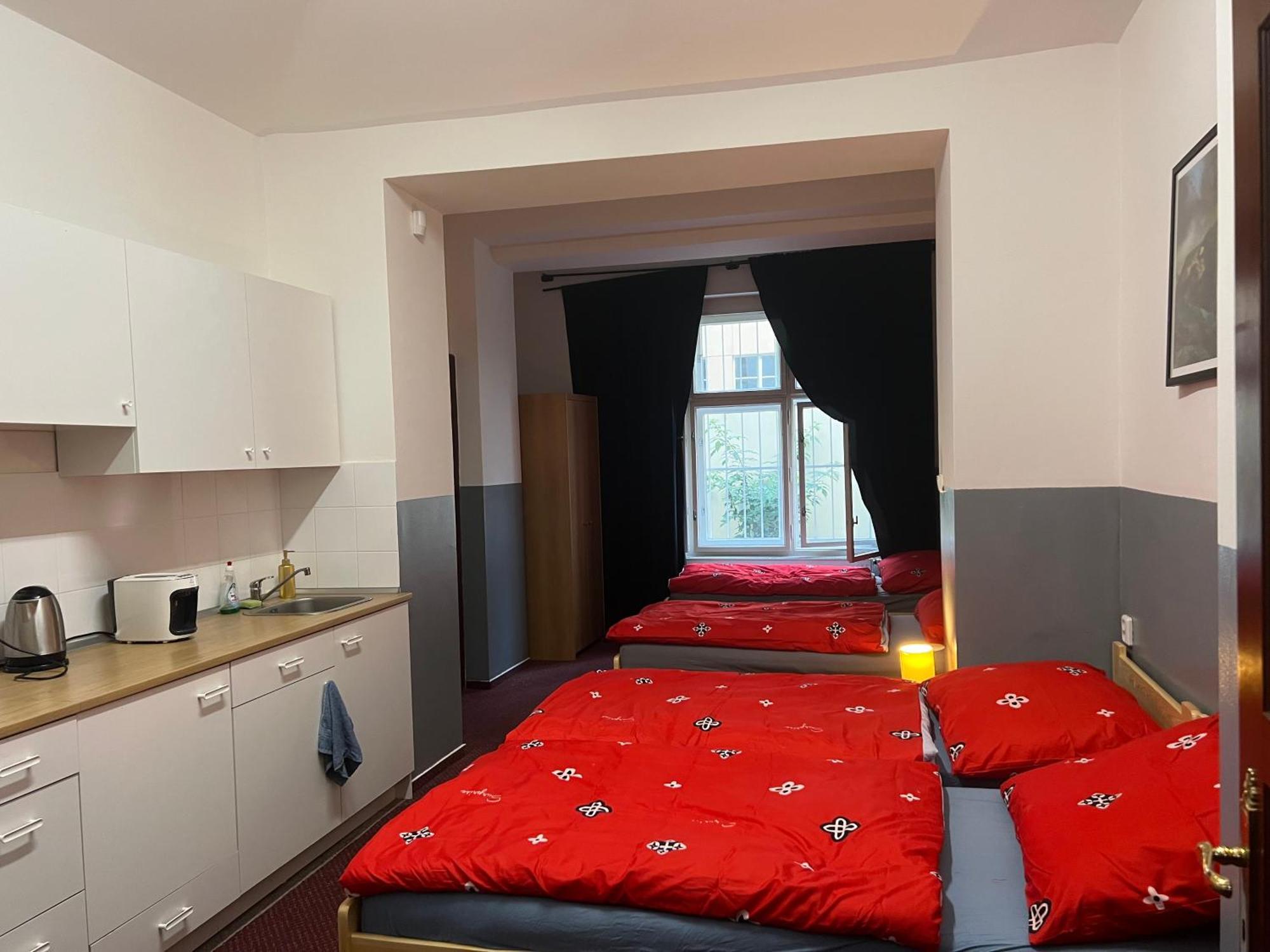 Apartment Moon Praha Bagian luar foto