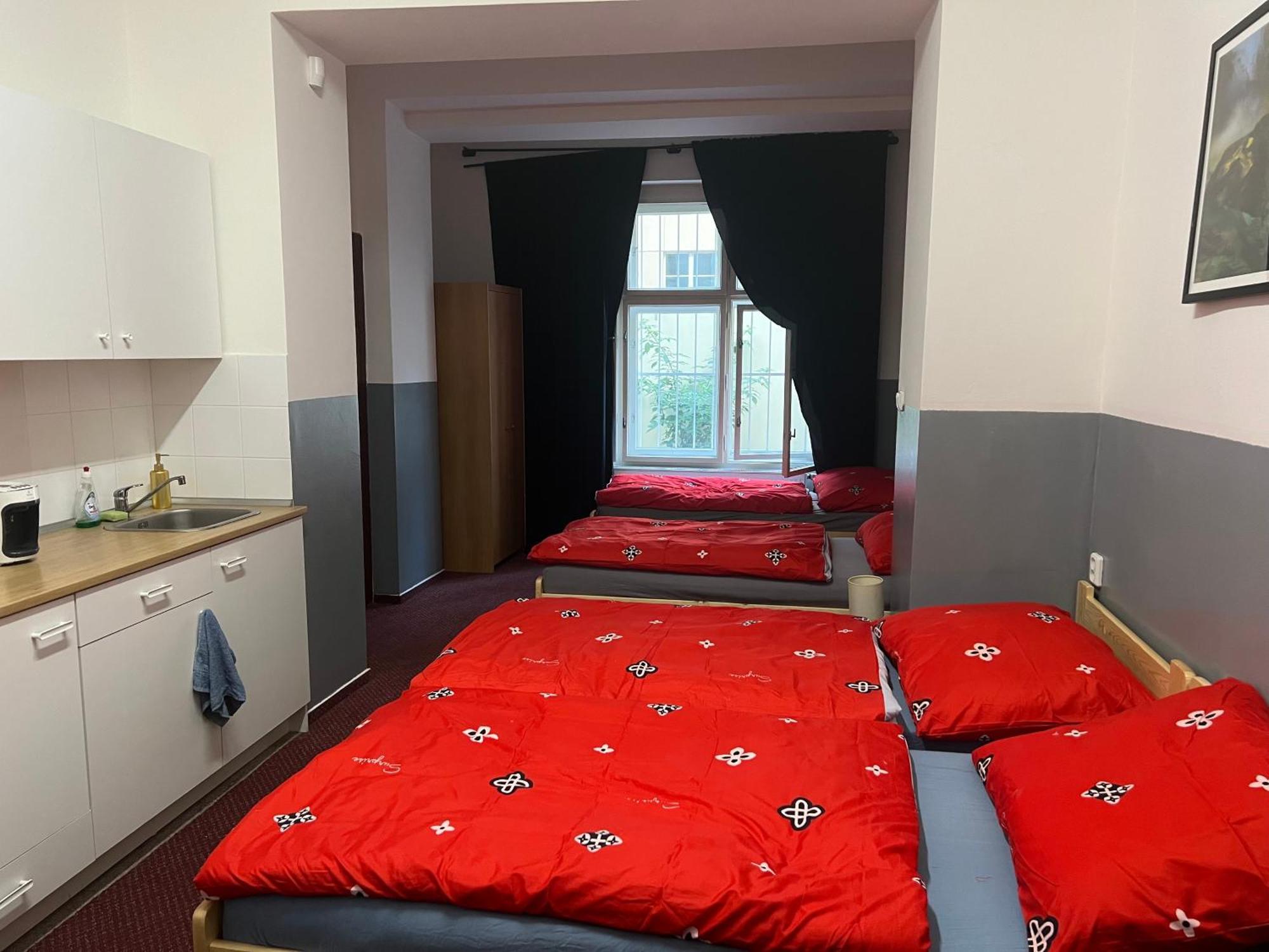 Apartment Moon Praha Bagian luar foto