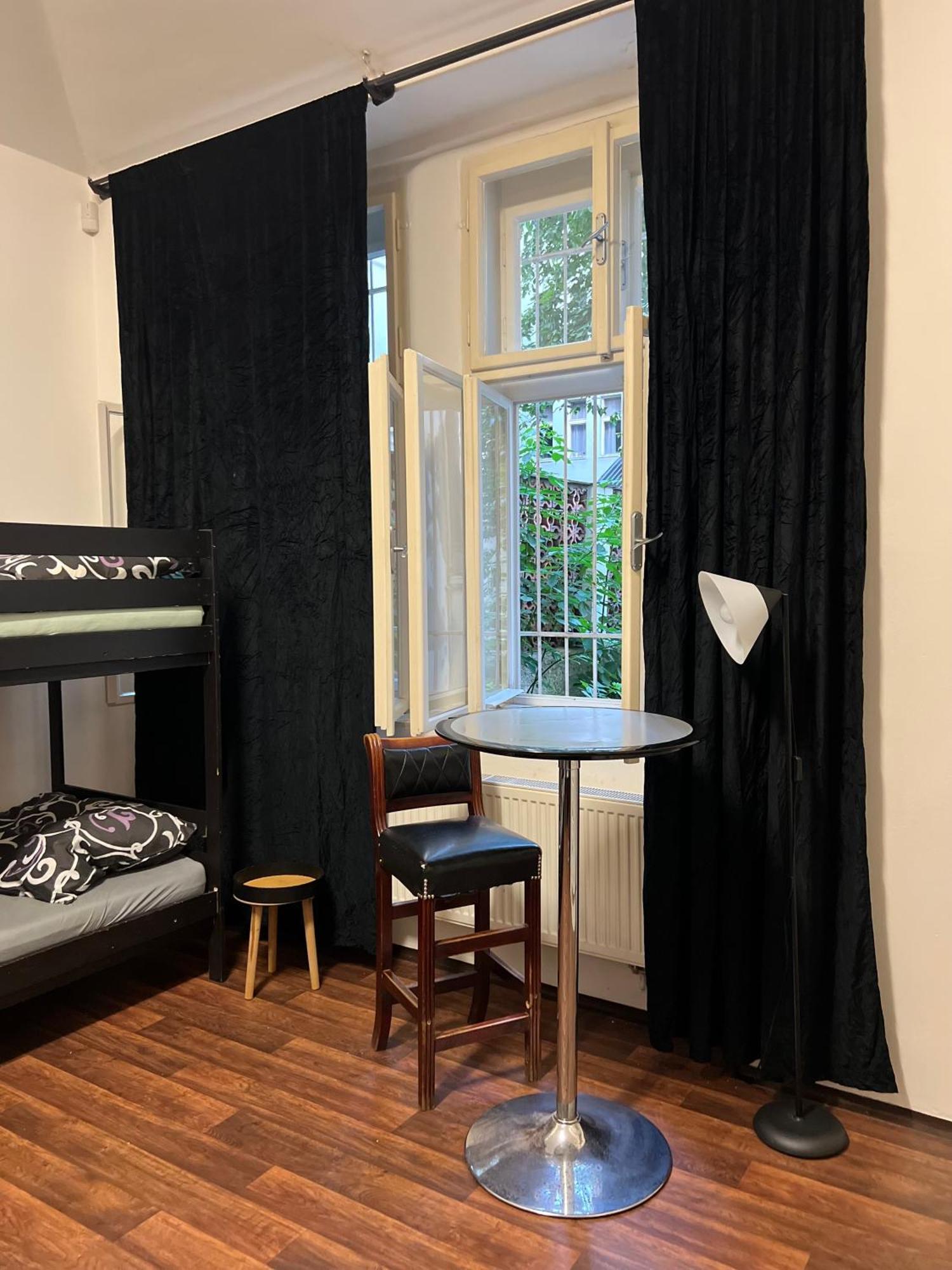 Apartment Moon Praha Bagian luar foto