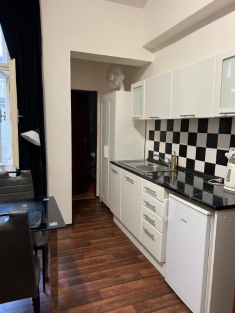 Apartment Moon Praha Bagian luar foto